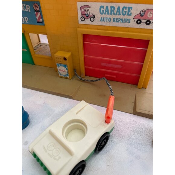 Vintage Fisher Price Little People Play Set Town Series W/ Accessories & Figures - Picture 6 of 16